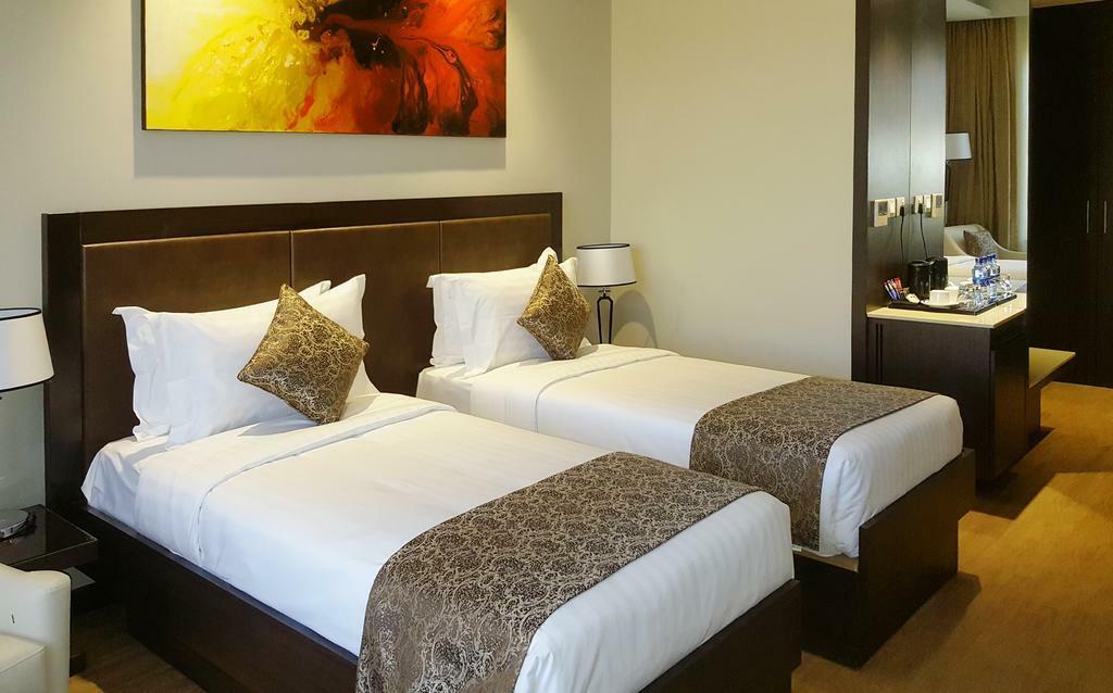 Отель Doubletree By Hilton 4*