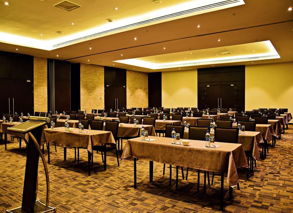 Отель Doubletree By Hilton